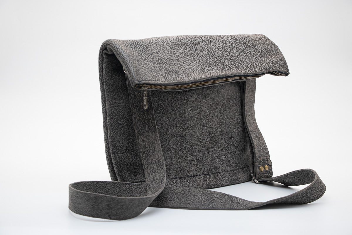 LEATHER FOLD-OVER